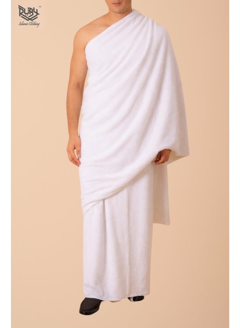 إحرام حصري من الألياف الدقيقة للحج والعمرة للرجال. اختبر الراحة والنقاء والسلام خلال رحلتك المقدسة. ناعم جدًا | خفيف الوزن | يجف بسرعة | غير شفاف 1000غ